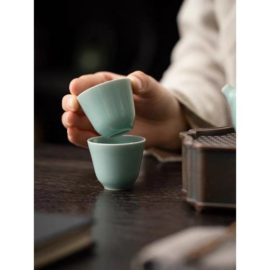 Celadon Master cup Single cup Zen manual tea cup Personal cup high-end kung fu tea set Brother kiln ice crack sample tea 小号cup